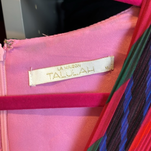 Tallish red multicolored striped long sleeve pleated v neck dress size M - Picture 2 of 3